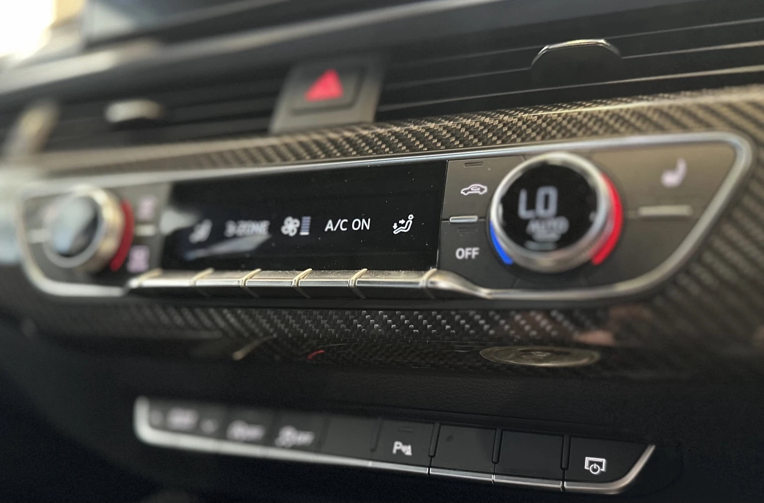 Vehicle air conditioning service equipment